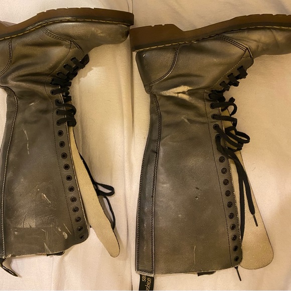 20 hole  The Original Doc Martin Silver boots UK 5 US mens 6 US womens 7 - Picture 2 of 13